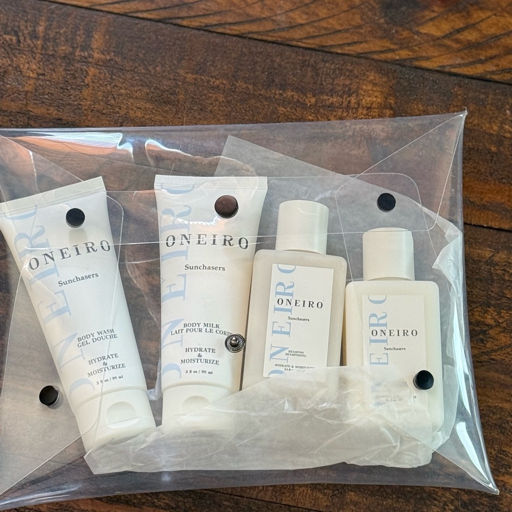 Oneiro Sunchasers Bath & Body Set with travel pouch. New